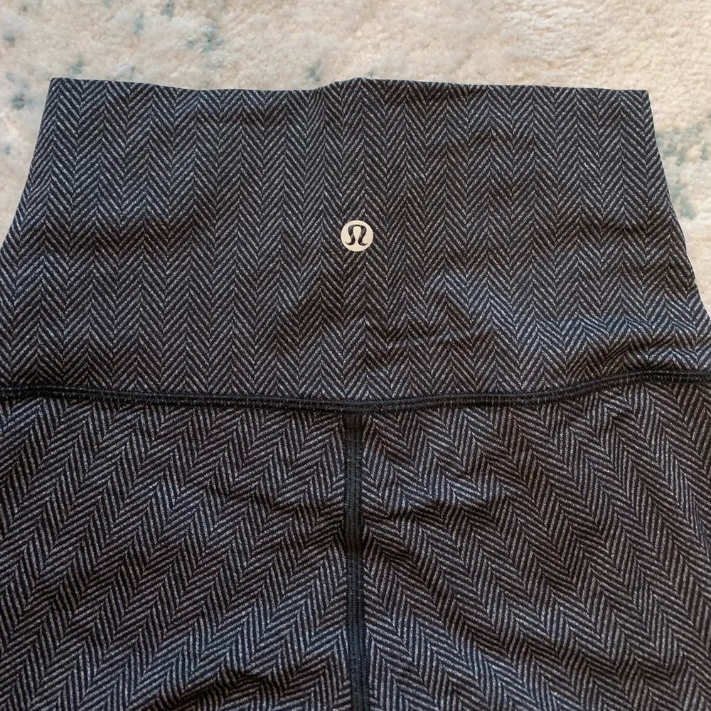 Lululemon grey patterned full length leggings